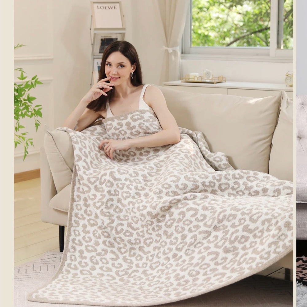 NEW COMFY LUXE leopard throw blanket in beige * NWT